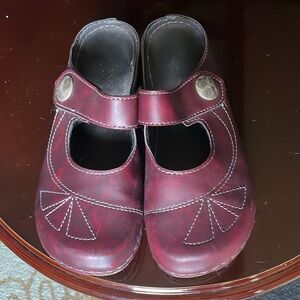 Flexus by Spring Step Casual Slip On Mule Clog Shoe Womens Size 39 Burgundy US 8